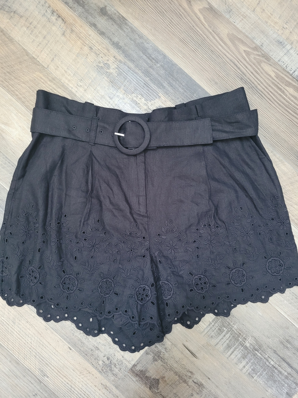 LOFT Size 8 Black Linen Belted Eyelet Hem Shorts